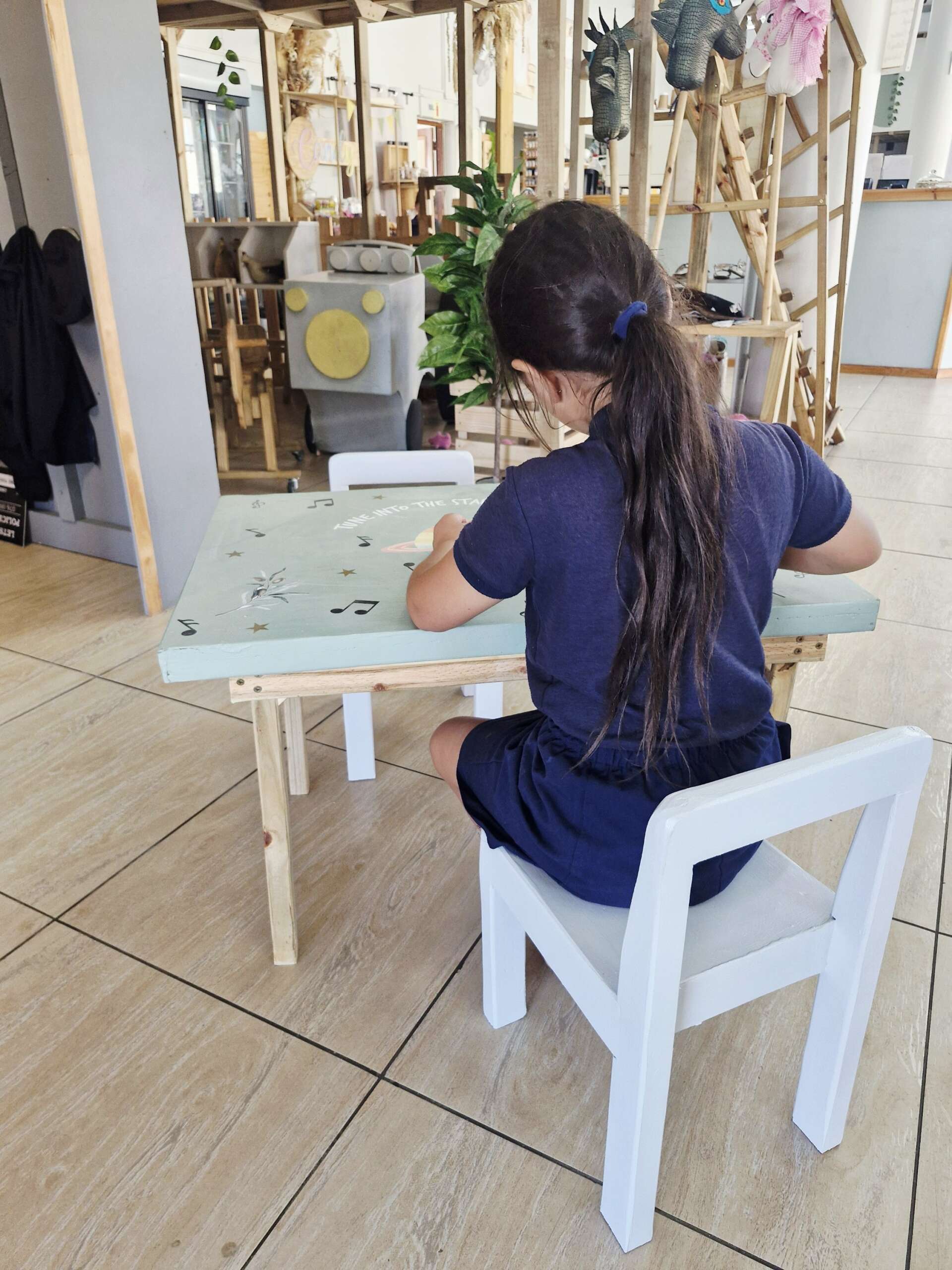Sensory table + Lid + Chairs - Image 21