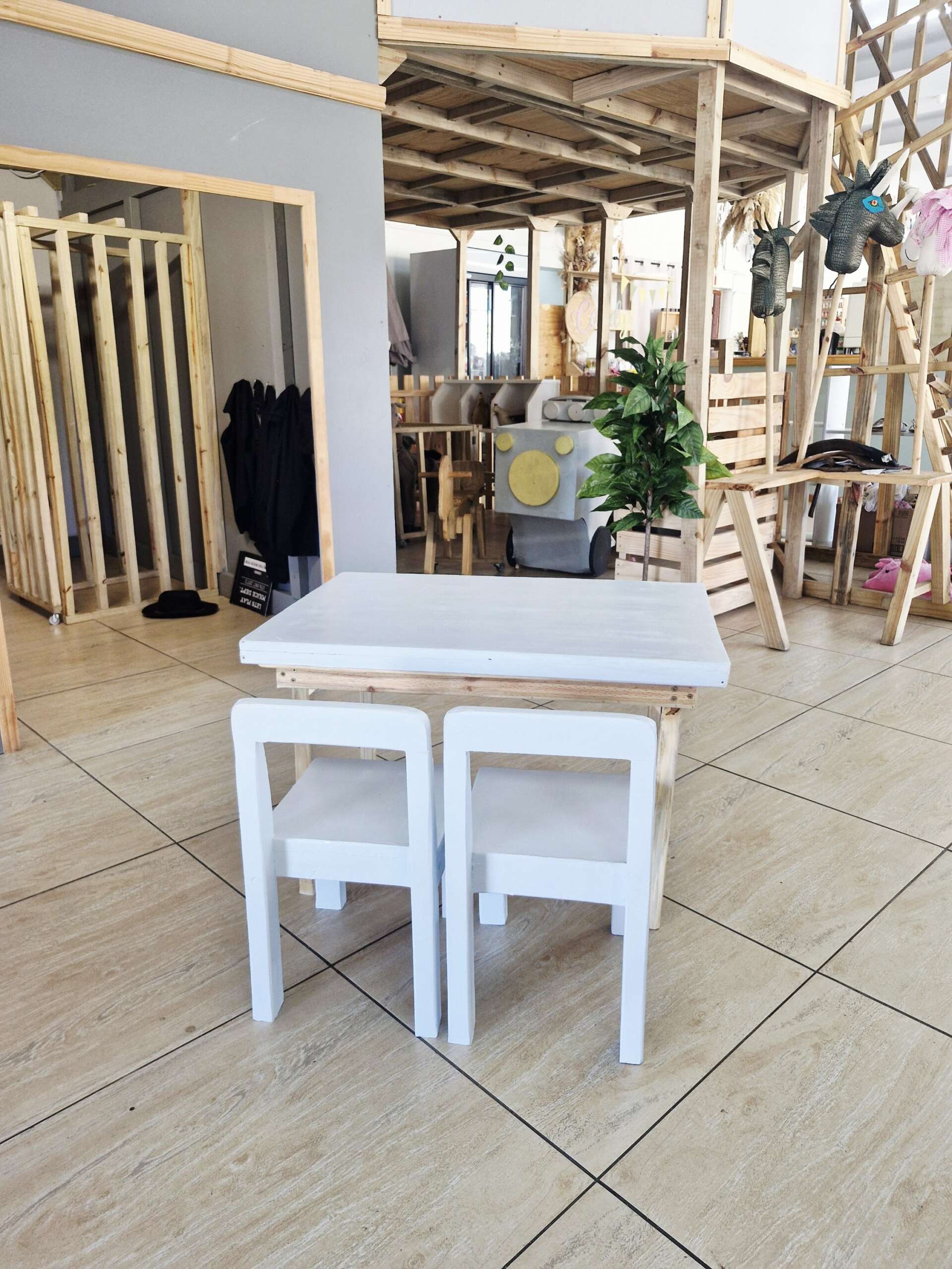 Sensory table + Lid + Chairs - Image 22