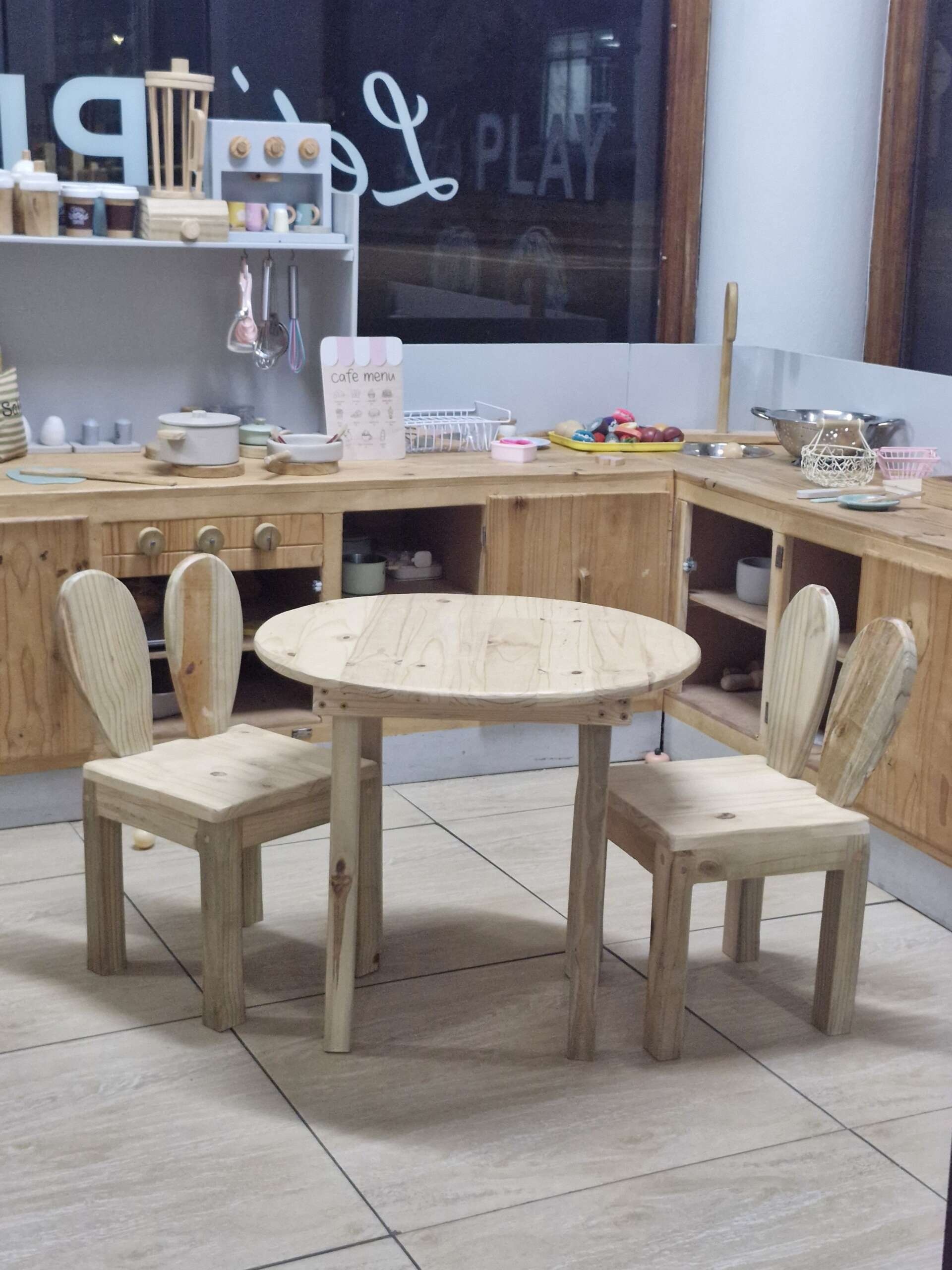 AWESOME AUGUST - ROUND TABLE + 2 CHAIRS - Image 8