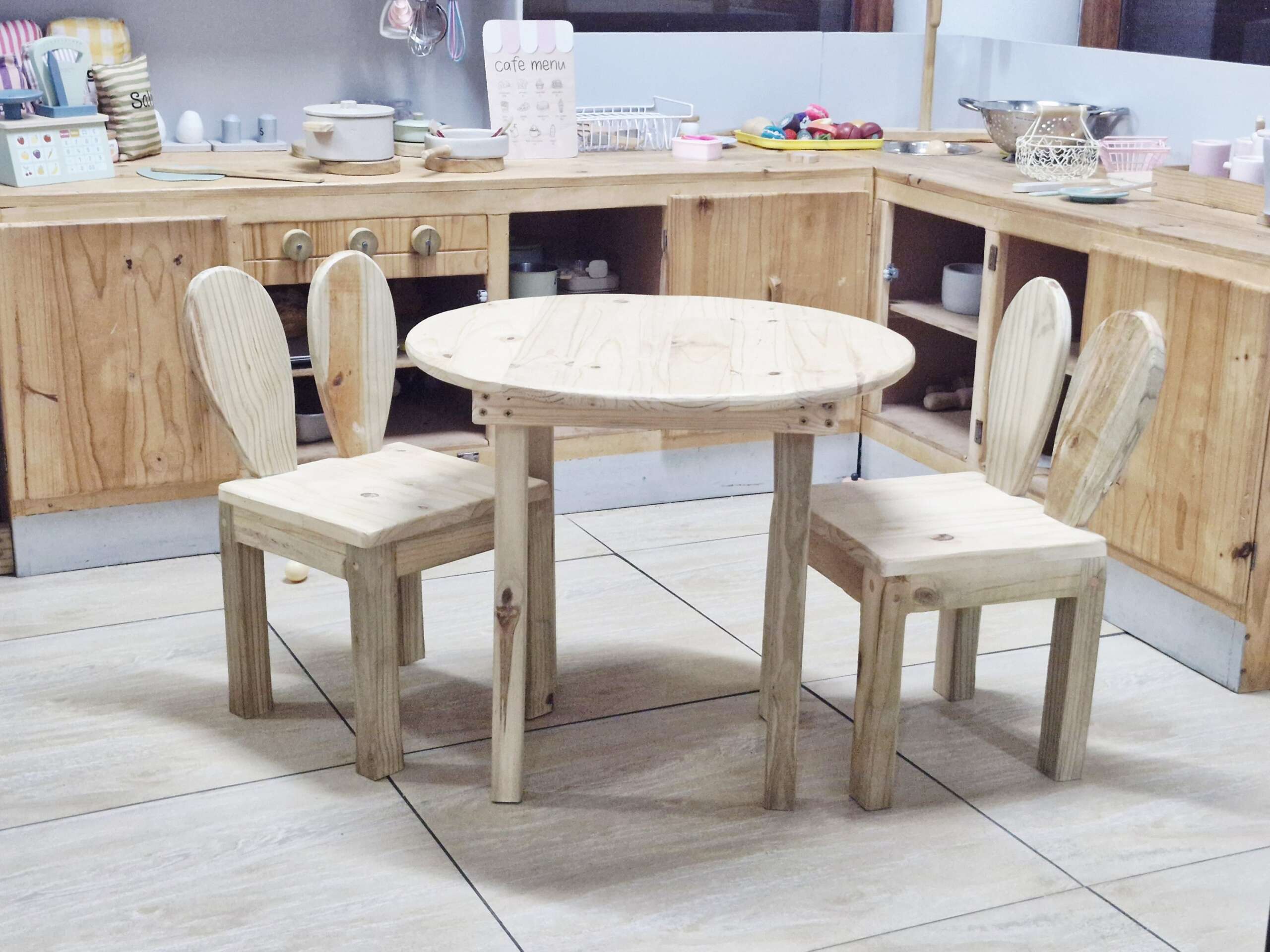 AWESOME AUGUST - ROUND TABLE + 2 CHAIRS - Image 2