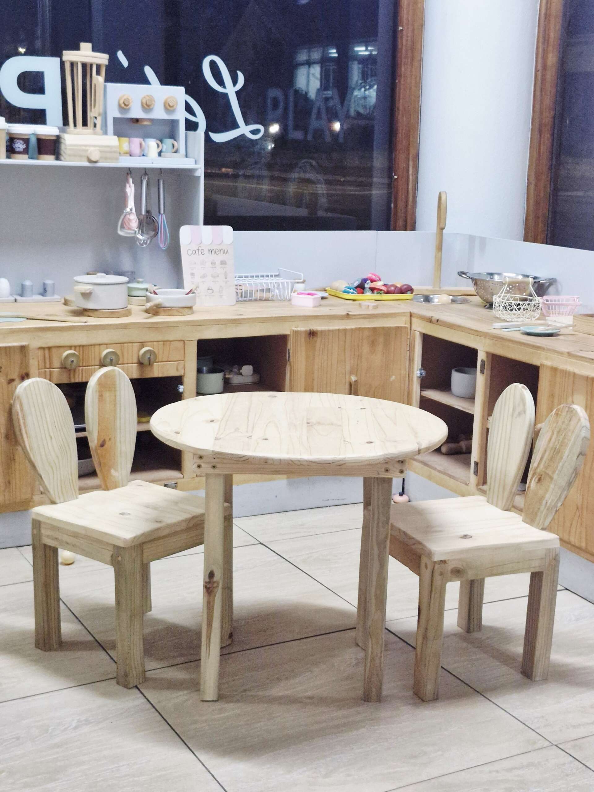 AWESOME AUGUST - ROUND TABLE + 2 CHAIRS - Image 6