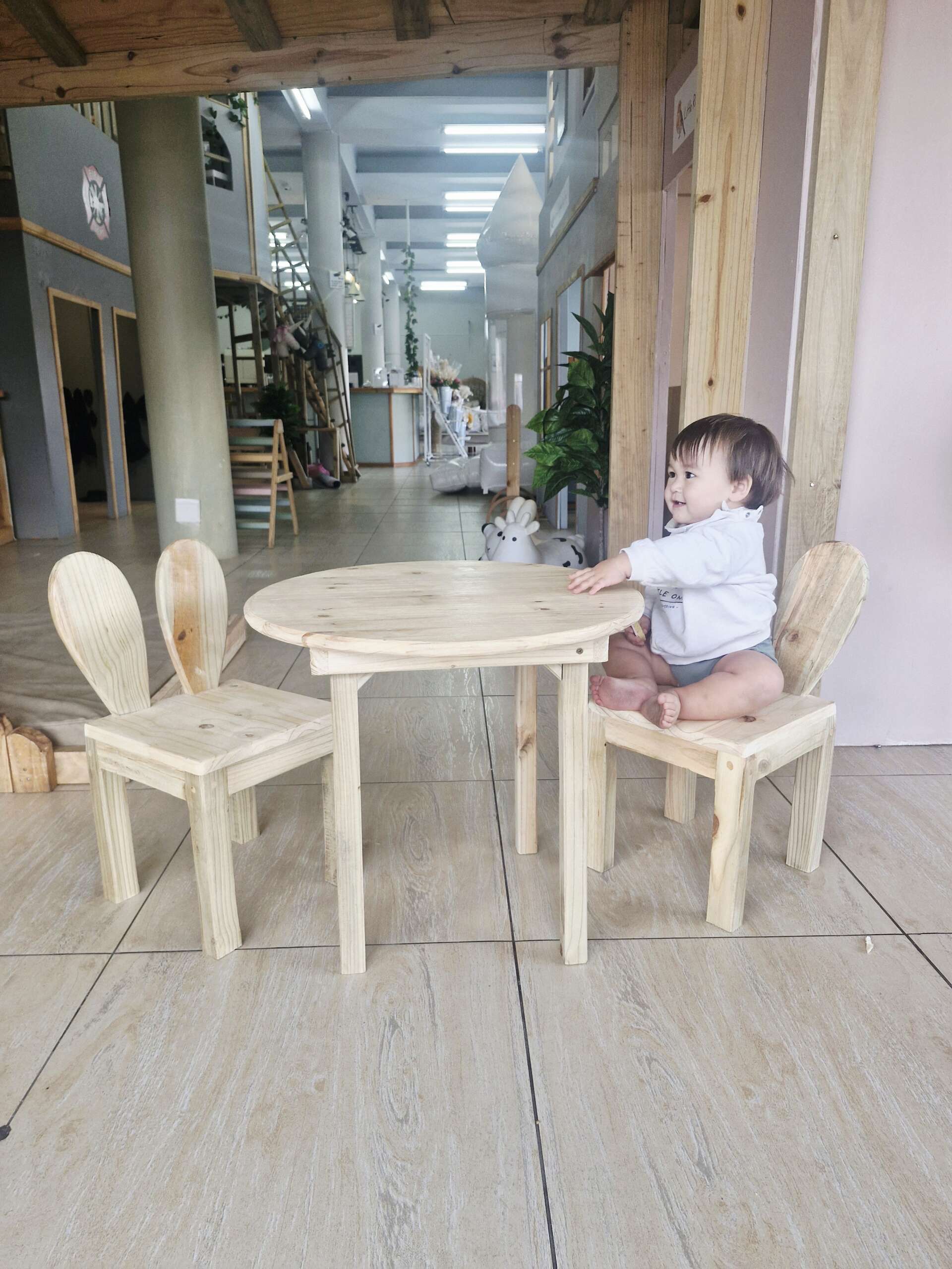AWESOME AUGUST - ROUND TABLE + 2 CHAIRS - Image 3