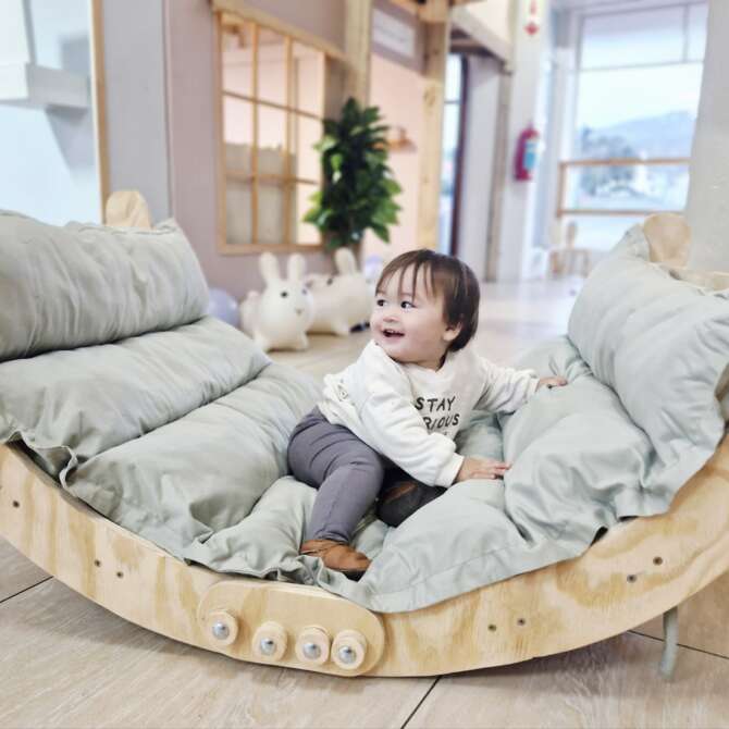 JOLLY JULY - Foldable XL Rocking Arch + 2 in 1 Nap Bed Pillow