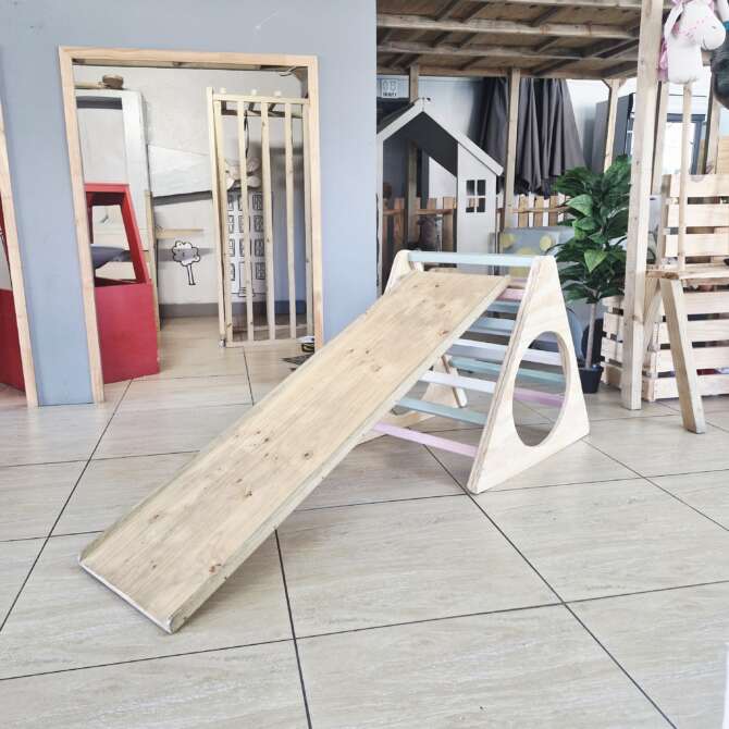 Climbing Triangle with Slide